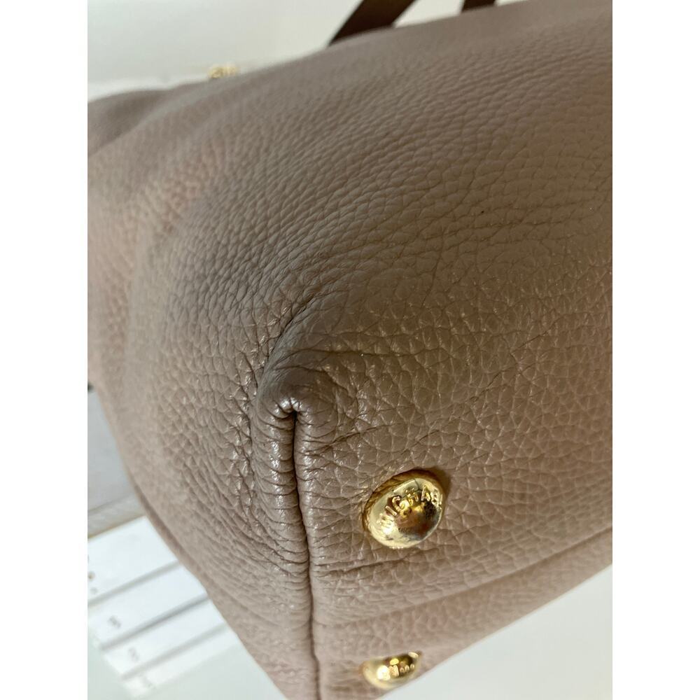 MICHAEL KORS, LARGE TAUPE PEBBLED LEATHER SHOULDER BAG - Picture 10 of 16
